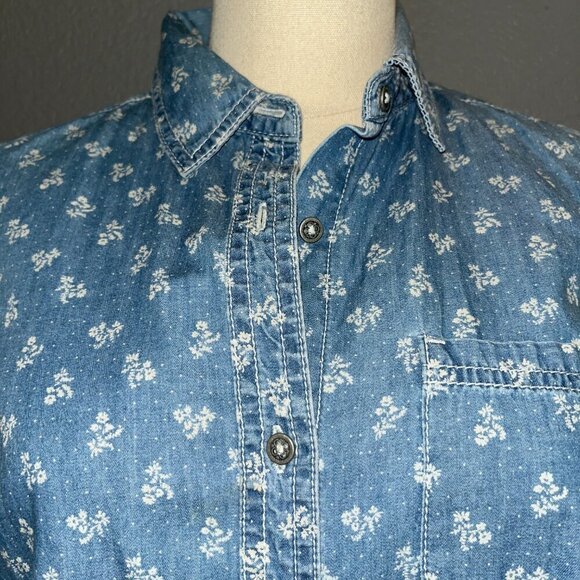 ANTHROPOLOGIE ANTHRO HOLDING HORSES Denim Chambray Ditzy Flower Shirt Top - 2 - Picture 2 of 11